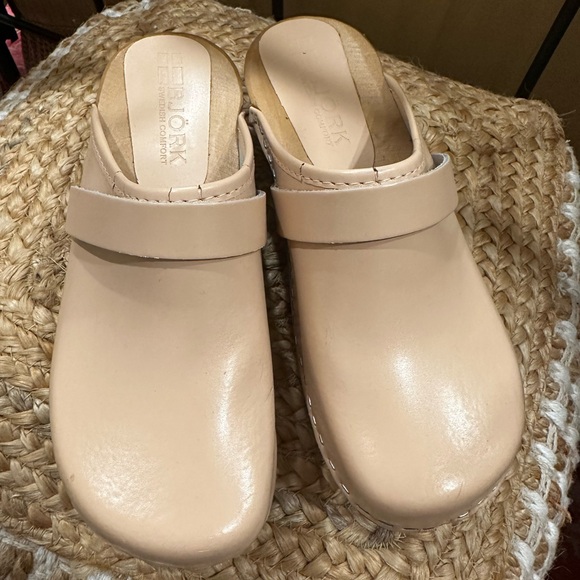 Nude Swedish Clogs - Picture 2 of 16
